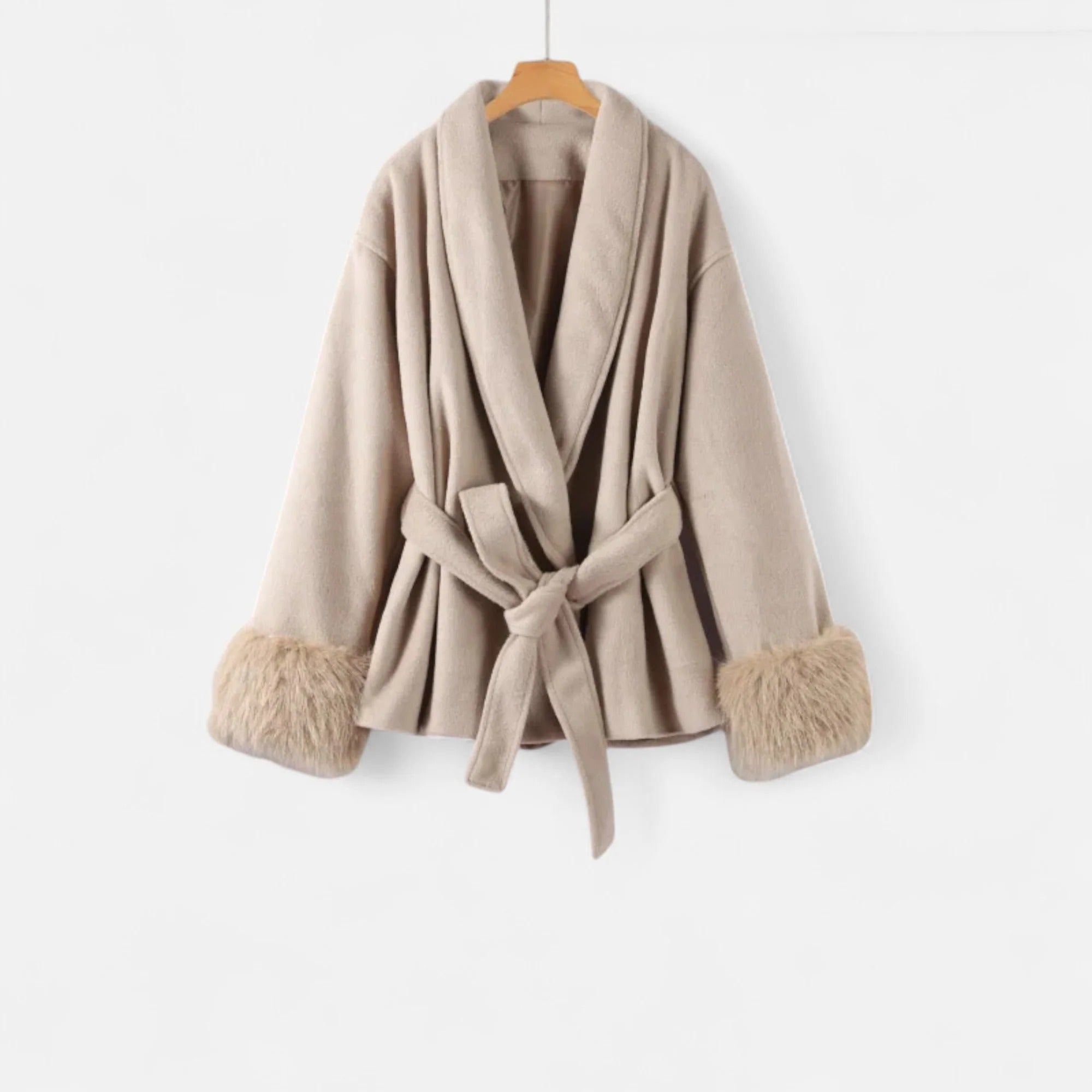 Westlyn™ | Manteau en fausse fourrure pour femme – Élégance Ivy League à lacets